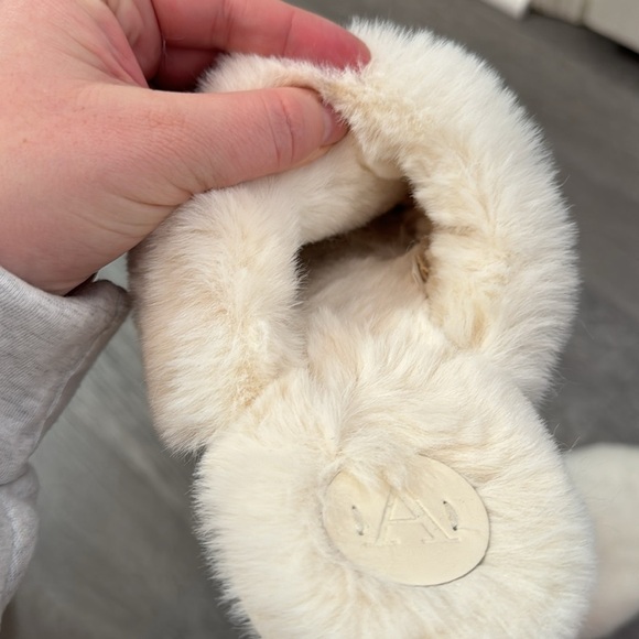 Anthropologie White Fuzzy Faux Fur Cozy Slip On Slippers S/M - Picture 4 of 5